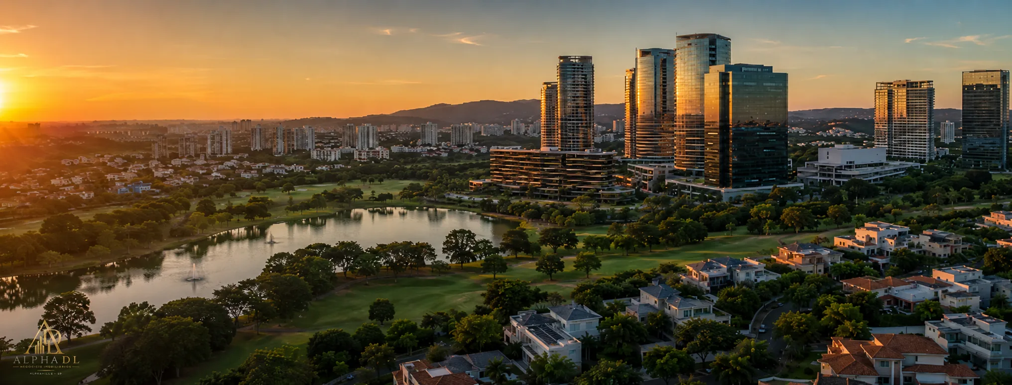 Vista aérea de Alphaville ao pôr do sol — torres, campo de golfe, lago e residências